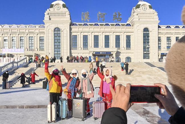 哈尔滨：冰雪季旅游客流创新高 超千万人次乘火车游龙江