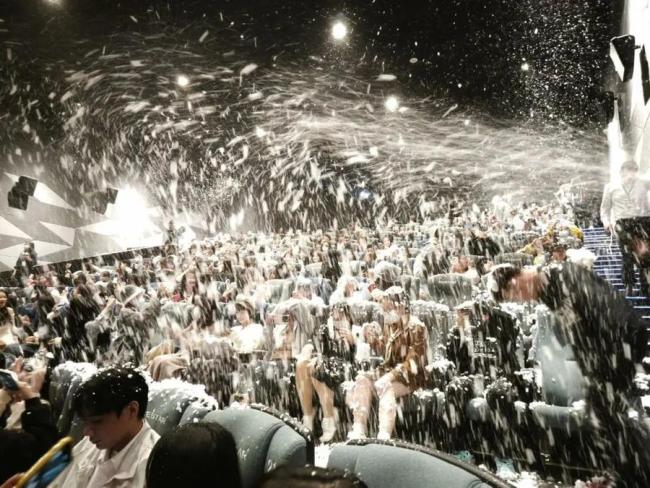 北京：电影院“下雪场”营销引热议，网友：有的在雪崩，有的局部暴雪...