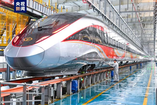 冰雪旅游升温 铁路部门投放7组新型高寒智能动车组