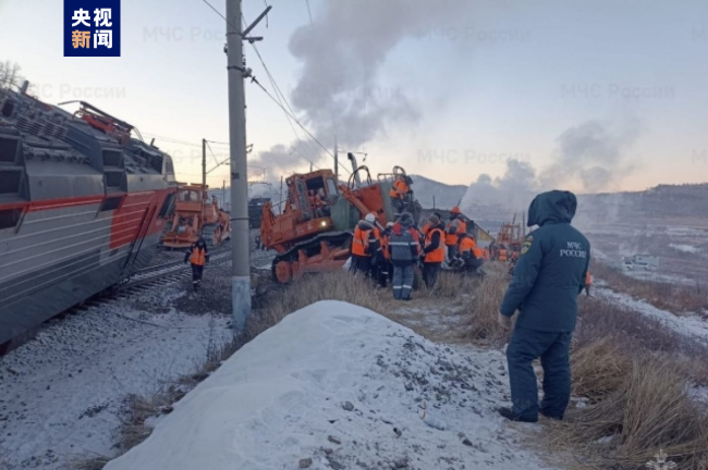 俄罗斯发生货运列车与空载列车相撞事故