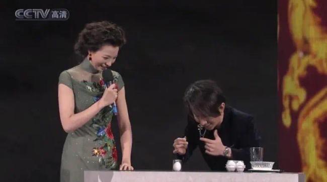 刘谦现身龙年央视春晚首次联排，网友喊话董卿！