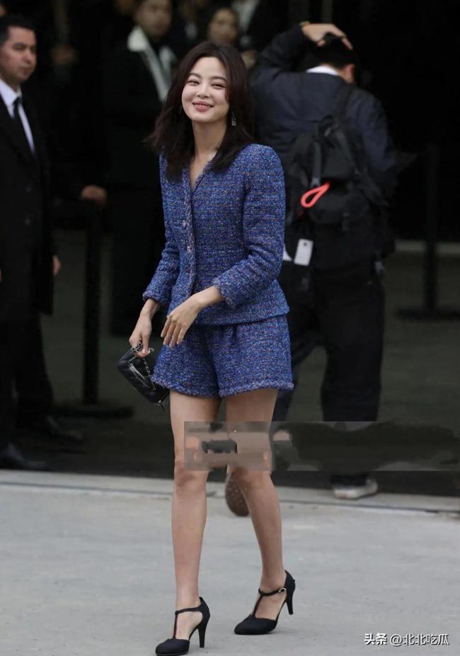 辛芷蕾穿了顶级高定！香奈儿大秀完美亮相化身时尚宠儿