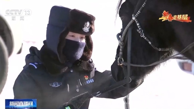 新春走基层丨边境踏查、应急救援……这支马背上的警队迎风踏雪守护边疆