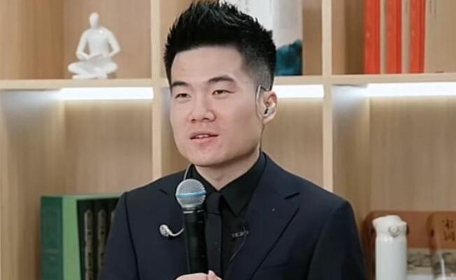 董宇辉称与辉同行20天卖了8亿 远超东方甄选、小杨哥