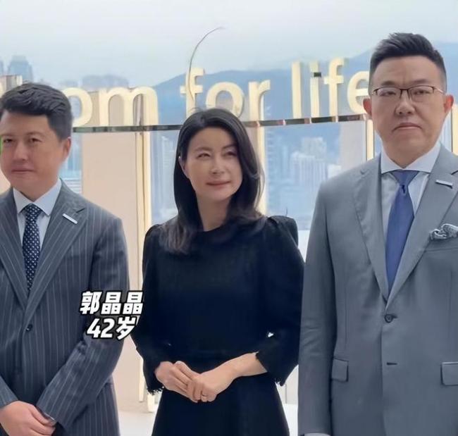 郭晶晶罕见华服亮相维港 本尊温婉大方气质优雅