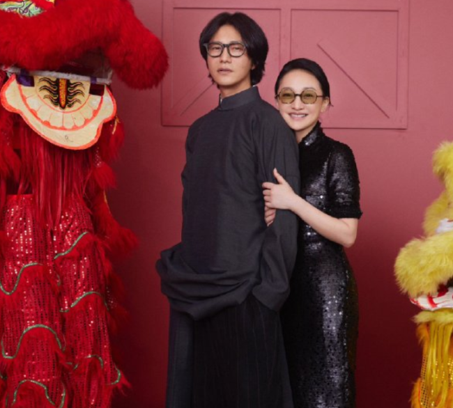 周迅陈坤挽手合照两人二十多年的友情默契十足