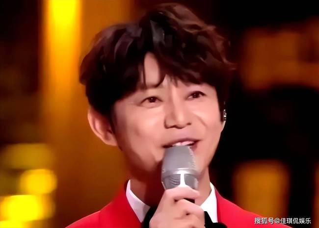 何炅上春晚长沙分会场路透照片曝光