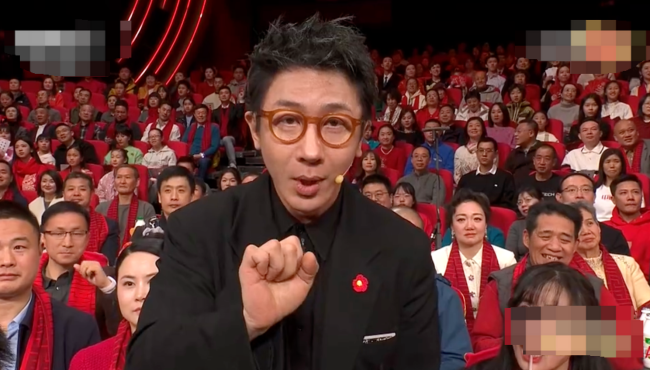 春晚刘谦再现见证奇迹的时刻，现场上演扑克大洗牌