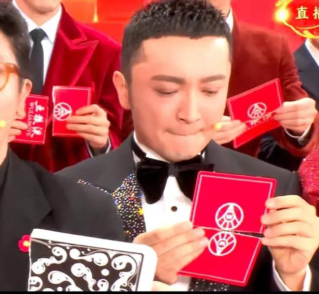 魔术表演穿帮，笑果十足，尼格买提下次春晚演小品吧