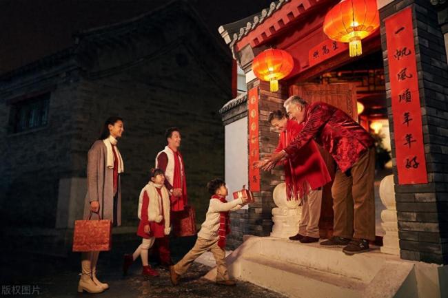 感受传统佳节里的独特韵味 让人们在欢声笑语中感受到中国年的魅力