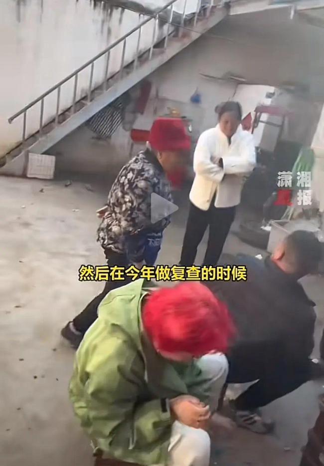 三兄弟聚餐喝酒妻子叫老母亲来教育 网友：现在能被母亲管也是幸福