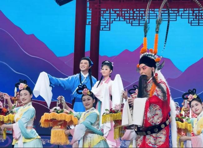 沙溢爆改！央视元宵晚会舞台上演绎《天仙配》 引来网友惊叹
