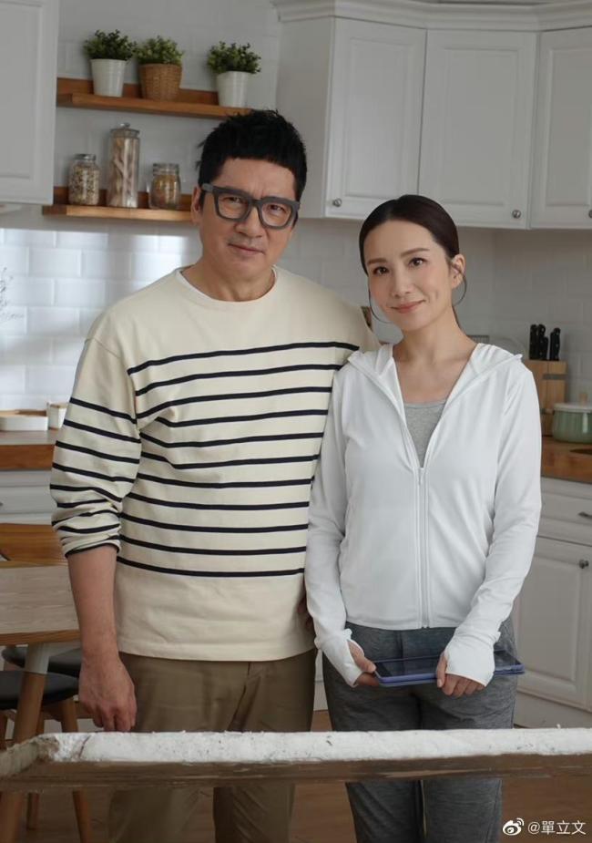 单立文和胡蓓蔚已经结婚十多年,多年来,他们达成共识选择丁克,夫妻俩