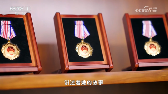 向无名英雄致敬！国安女警翻垃圾找线索揪出潜伏10年的间谍