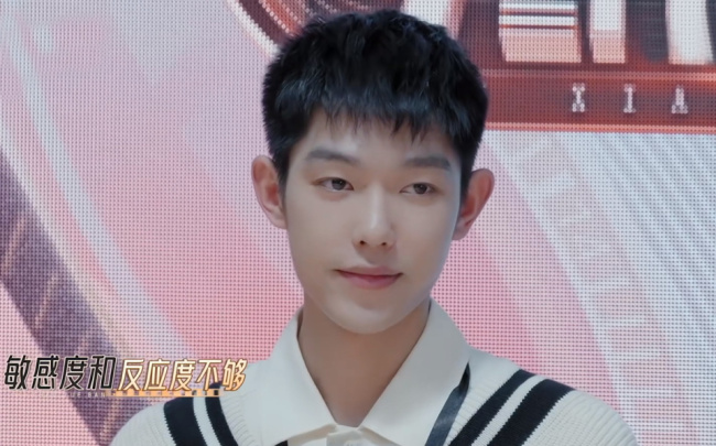 王锵这一次的表现直接喜提热搜,这高冷耿直的人设是立住了,但剧本设计