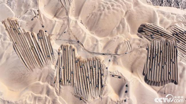 库布其沙漠新能源基地建设如火如荼