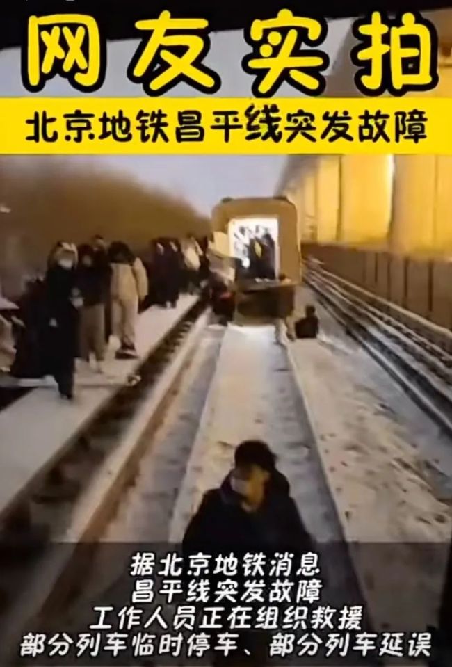 上海一女子早高峰坐地铁ipad挤成曲面屏苹果店灾难性损伤2