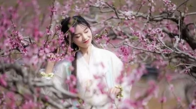 一辈子不缺男人的4大生肖女，尤其第二名异性朋友很多烂桃花也多