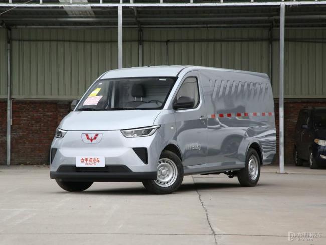 五菱扬光正式上市售718万元起搭载五菱红1号电池