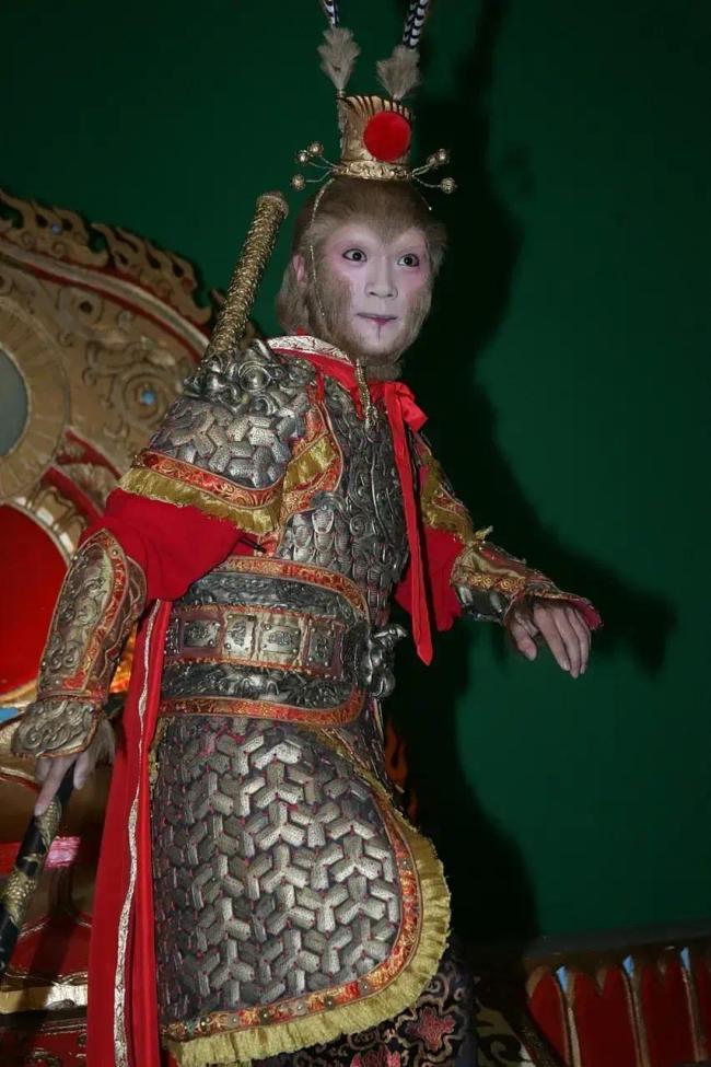 《与凤行》热播 赵丽颖和孙悟空撞衫现场笑翻网友_新闻频道_中华网