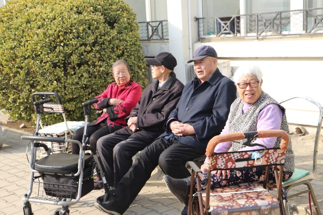 雷锋精神代代传 情暖敬老院，共叙鱼水情