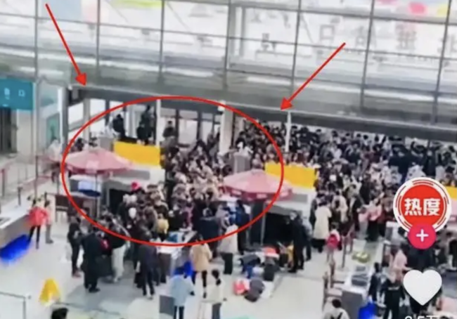 清明小长假上海站遭旅客冲卡是谁的责任？