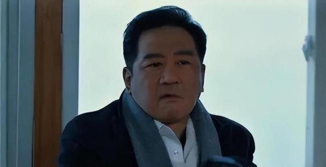 陈建斌夫妇和丁勇岱握手被指没礼貌，评论区炸锅了
