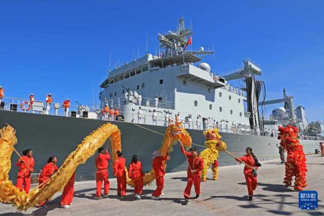 海军第45批护航编队抵达马达加斯加进行友好访问 共谱海丝友谊新篇章