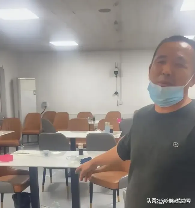 淄博烧烤赵大爷的徒弟藏不住了 反向商战显奇招