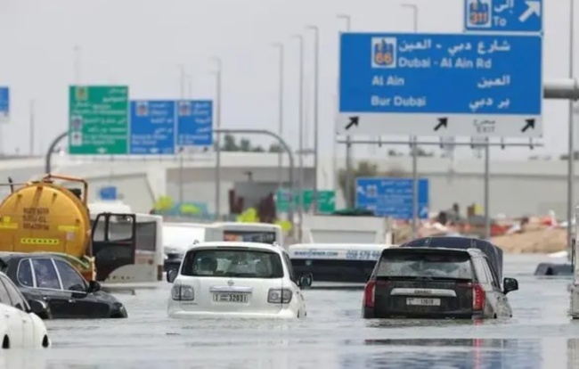 迪拜机场因强降雨被淹 罕见洪灾席卷中东
