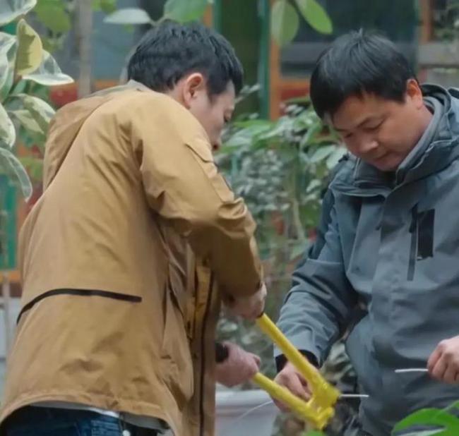 张颂文称早年曾靠翁虹买机票回家 揭秘综艺里的真性情大叔