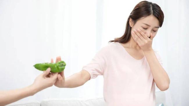 怀孕以后为什么会觉得老公巨臭无比 