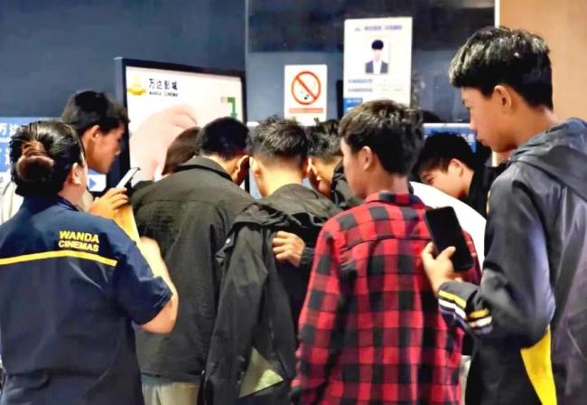 在拿下5000多万元的票房后 电影一顿火锅撤档