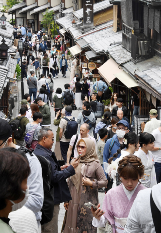 日媒炒作外国游客带来观光公害 日本多地面临"游客潮"困境