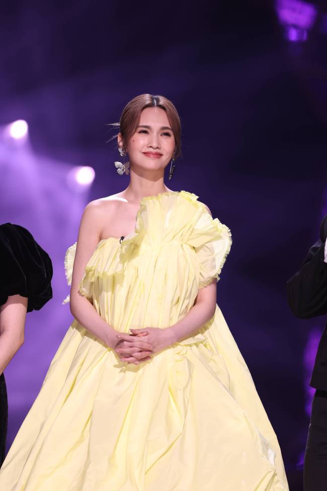杨丞琳回应《歌手2024》首演不佳 紧张影响发挥，期待下一舞台