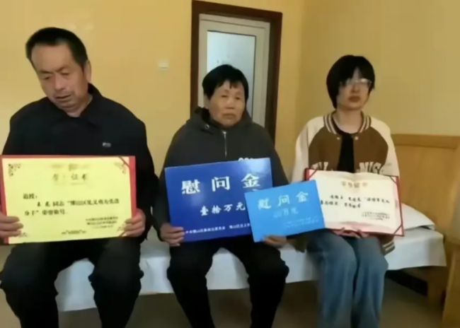 救人英雄王龙的妻子已回青岛 英雄家庭获百万元慰问金