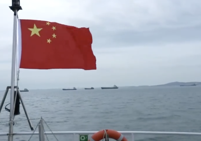 中国海巡船五星红旗与金门岛同框 厦金大桥建设进行时