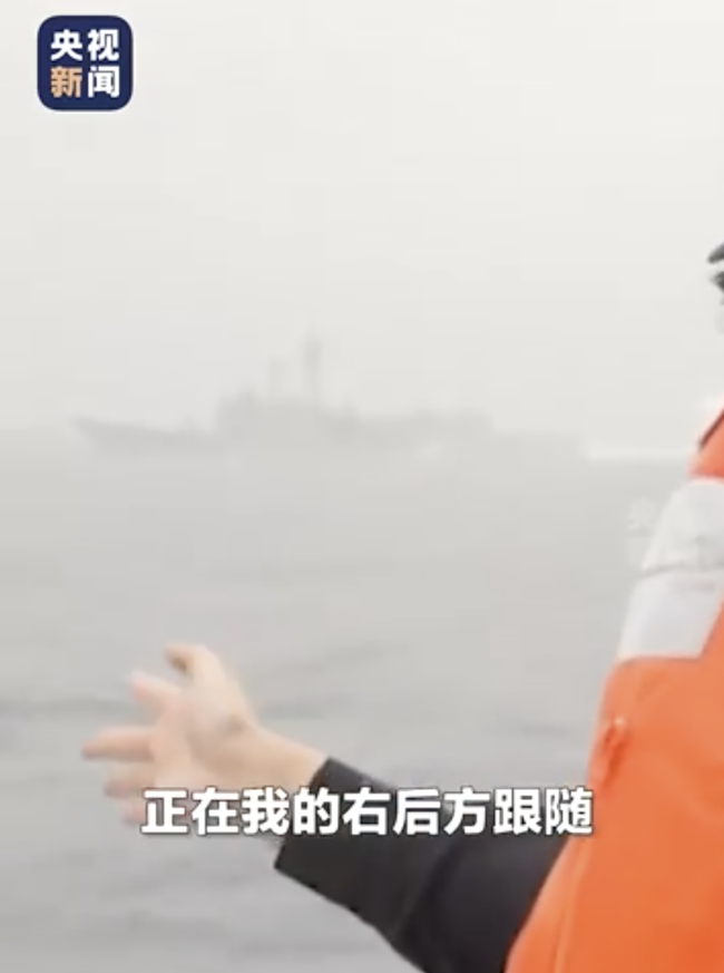 南通舰战备警巡 距台舰仅0.6海里 台湾郑和舰紧随其后