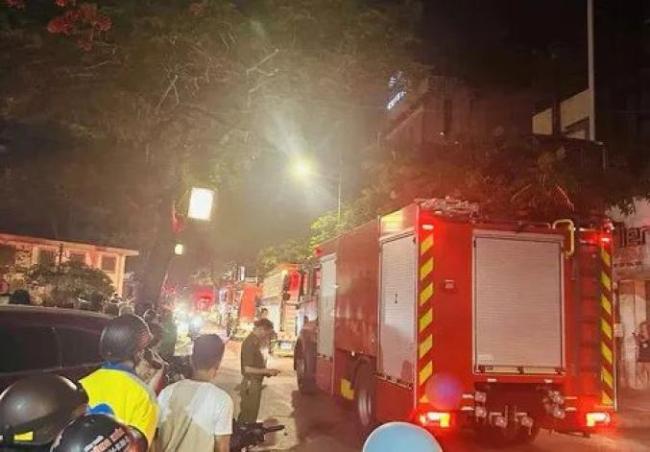 越南河内5层建筑爆炸起火致14死3伤