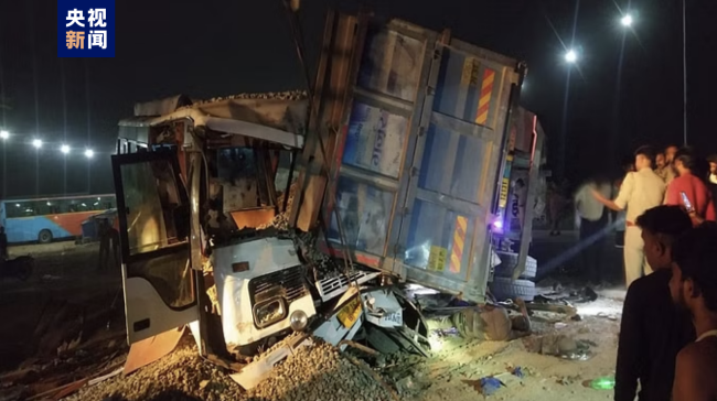 印度北方邦发生一起交通事故 已致11死10伤