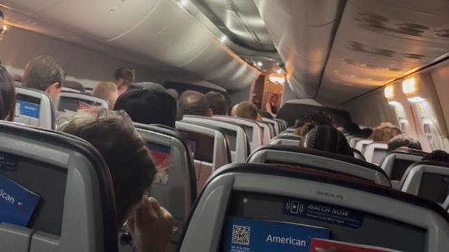 美航一波音客机出现故障 乘客被困高温机舱超1小时