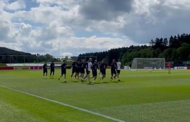记者：13名球员参与德国队今日合练