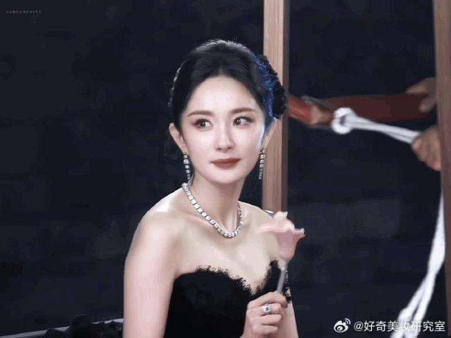 女明星gq红毯造型大赏:九美争艳谁夺冠?