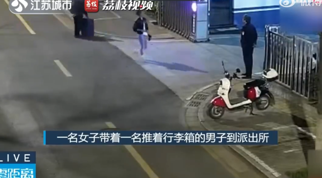 一个善举照亮失意人的一天 南京一女子和民警帮助失意求职者