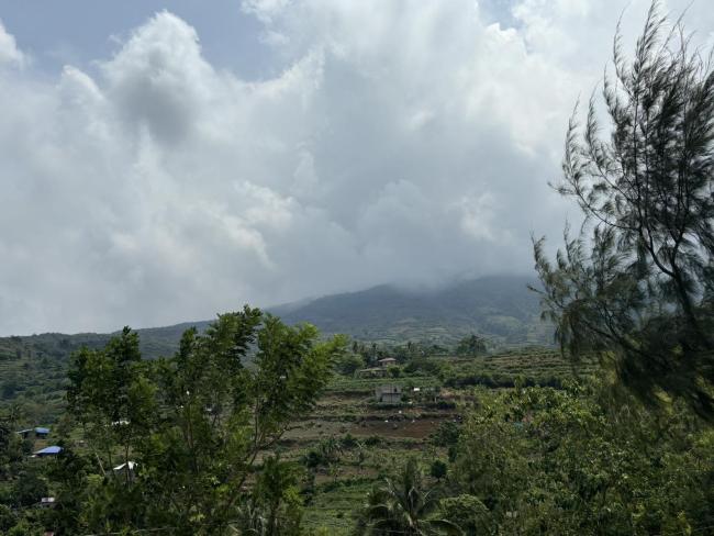 菲两地进入灾难状态 中使馆发提醒 火山喷发，3.5万受影响