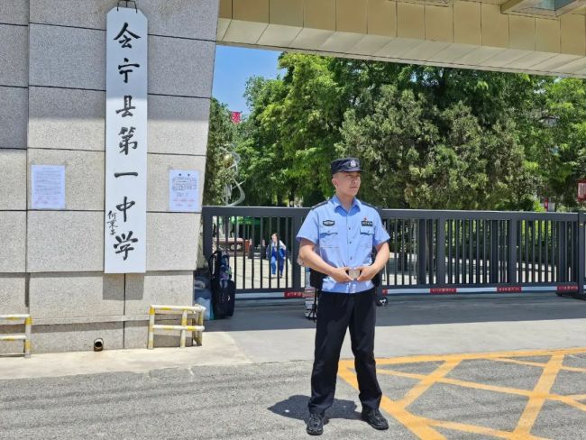 56岁老民警连续10年高考安保 守护梦想，铸就平安高考路