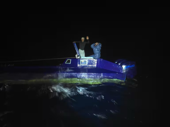 哥伦比亚海军缉获近5吨可卡因 逮捕6人