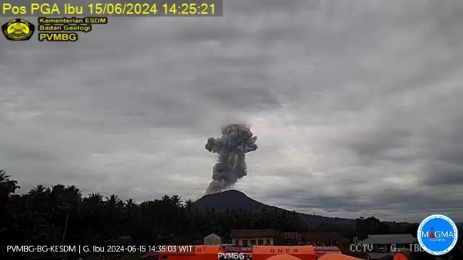印尼兩座火山先後噴發