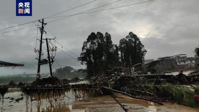 受洪涝影响 广东梅州超13万户停电 抢修复电进行时