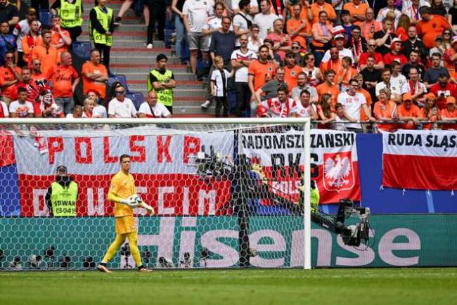 荷兰2-1逆转波兰！莱万久坐替补席 范戴克圆梦欧洲杯